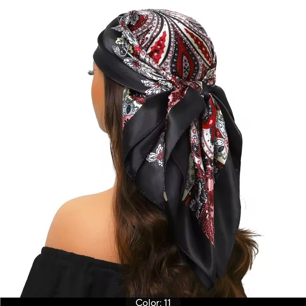 Elegant Paisley Silk Headscarf
0192